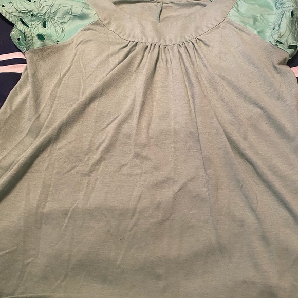 3 Ladies Short sleeved shirts - Picture 4 of 8